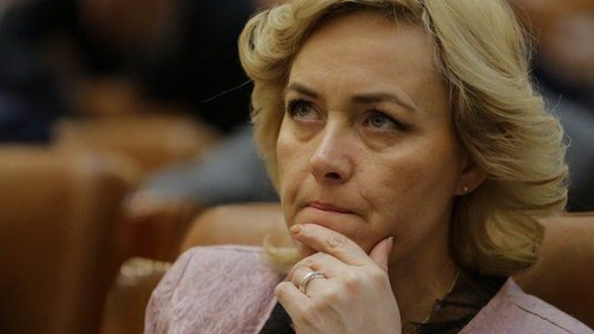 Ce lovitură pentru Carmen Dan, ministrul de Interne! Consilierul ei este cercetat în trei dosare penale!