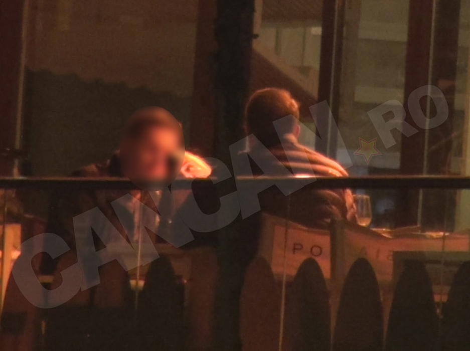 Vica lui Piţi & fiul ex-preşedintelui Moldovei au ”topit” patru sticle de vin şi s-au sărutat ca-n filmele cu mafioţi!
