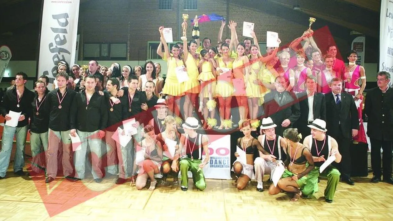 Le-au cantat Trei culori la premiere!