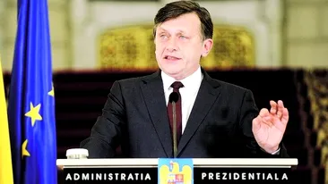 CCR a amanat decizia legata de referendum pana pe 12 septembrie - Crin Antonescu ramane presedinte