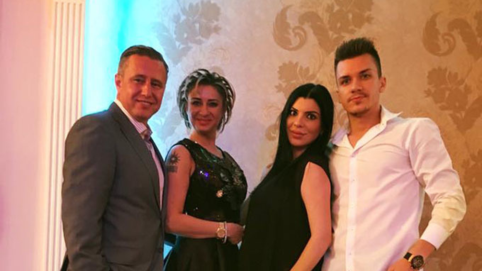 ANDREEA TONCIU s-a pozat cu fiul ANAMARIEI PRODAN, dar când fanii s-au uitat mai bine au observat ASTA! 