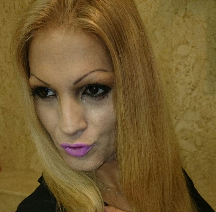 Transsexualul Naomi și-a pus silicoane. În așteptarea audițiilor pentru Britain’s Got Talent, a început să ia lecții de canto