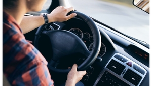 Autocolantul care le face viața grea șoferilor. Ce este TUV și care este rolul său în Germania