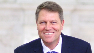 Iohannis, atacat de sibieni: Domnule Iohannis, chiar ne iei de fraieri?