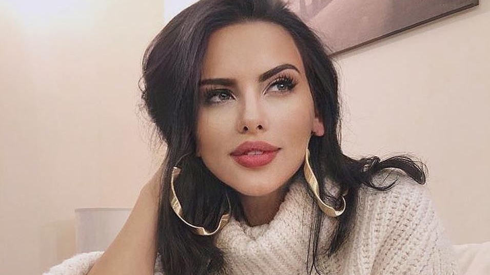 Lavinia Pîrva, schimbare neașteptată de look! Cum i-a surprins artista pe fani