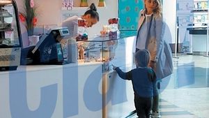 Cand nu e in compania iubitului, Jojo e mama cu norma intreaga! Uite cat de simpatic e baietelul ei