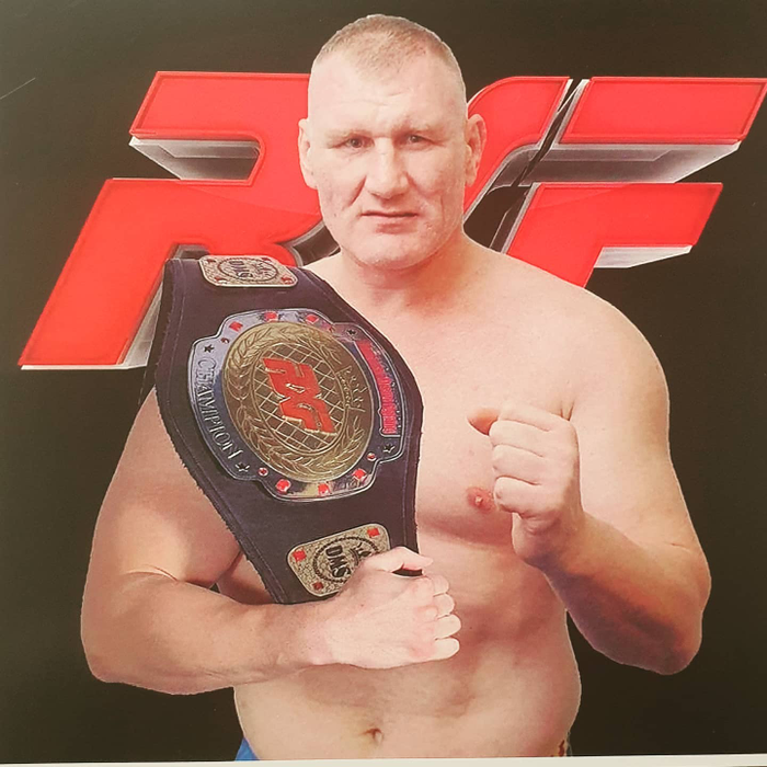 Tolea Ciumac, altercație pe Calea Victoriei! Fostul luptător MMA și un bărbat, scandal monstru în plină stradă