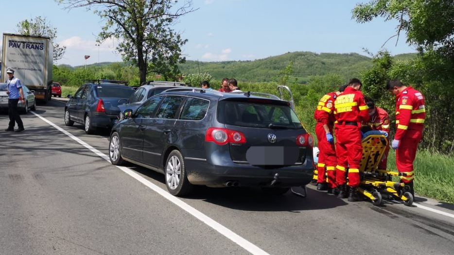 Tragedie pe șosea, în Mureș! Două persoane au murit, după impactul între un TIR și două mașini
