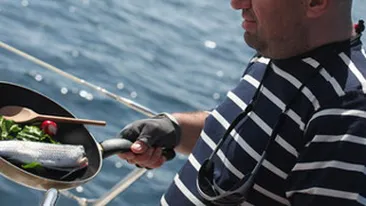 Catalin Scarlatescu de la MasterChef este pasionat de sailling! Afla care a fost cea mai recenta aventura pe mare a bucatarului