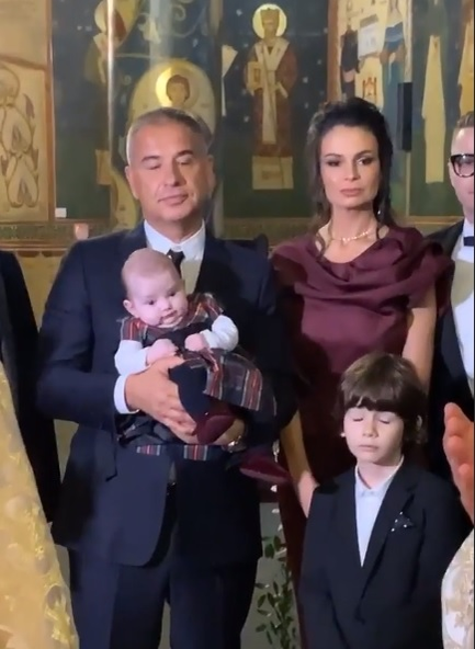 Anca Serea și Adi Sînă și-au creștinat astăzi fetița. Imagini din biserică