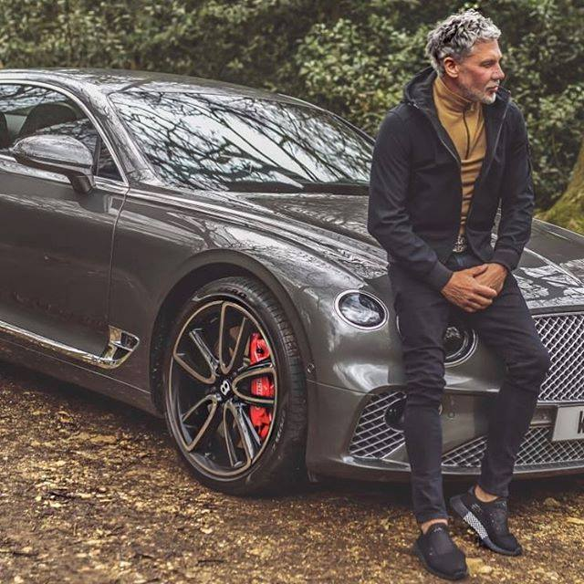 Fratele mai mic al lui Gary Lineker este cunoscut pentru stilul extragavant de viață © Facebook