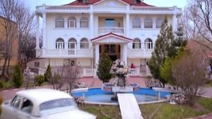Luxul şi opulenţa din palatul vrăjitoarelor din Chitila, prezentate la BBC! ADI MINUNE, special guest!