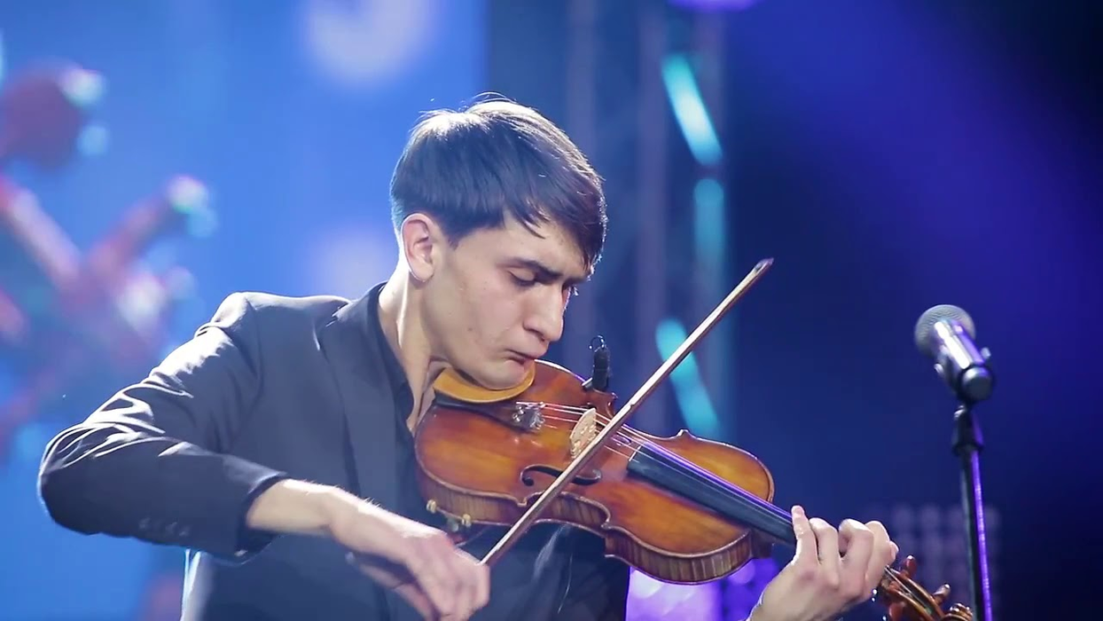 Ce imagini a publicat Adriana Ochișanu cu fiul ei, după ce s-a trezit din comă. Nepotul lui Nicolae Botgros trece în continuare prin clipe grele