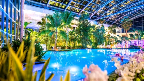 Reacția virală a unui jurnalist englez după ce a ajuns în România și a fost la Therme: ”Nu uita să-ți iei papucii de plajă!”