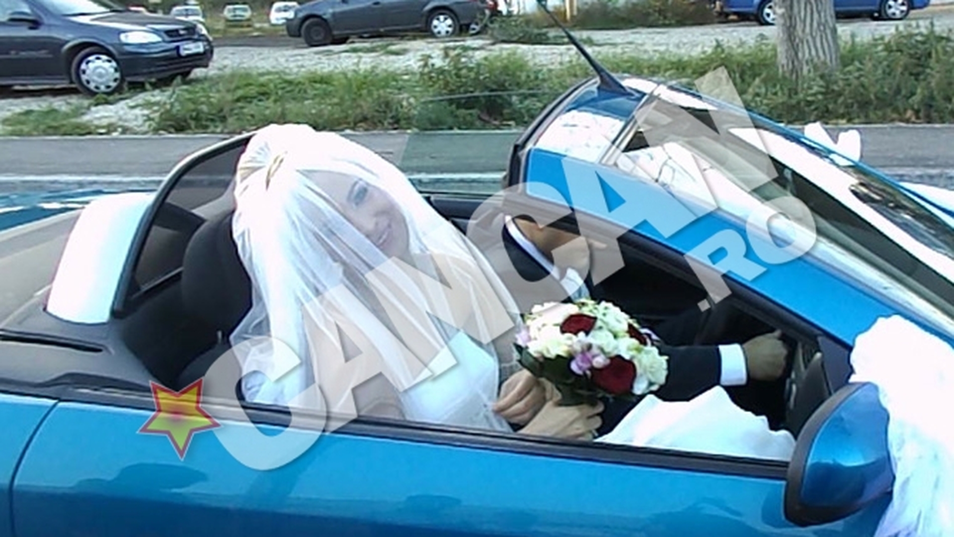 Prima imagine cu Lora mireasa! Pazita de 15 gorile de la masina pana la altar