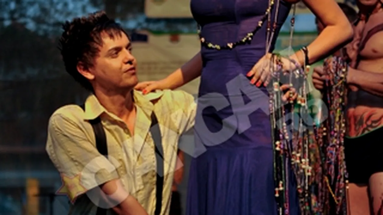 Designerul Adrian Haiduc a obtinut al treilea record mondial! Vezi cum arata cel mai lung cercel din lume!