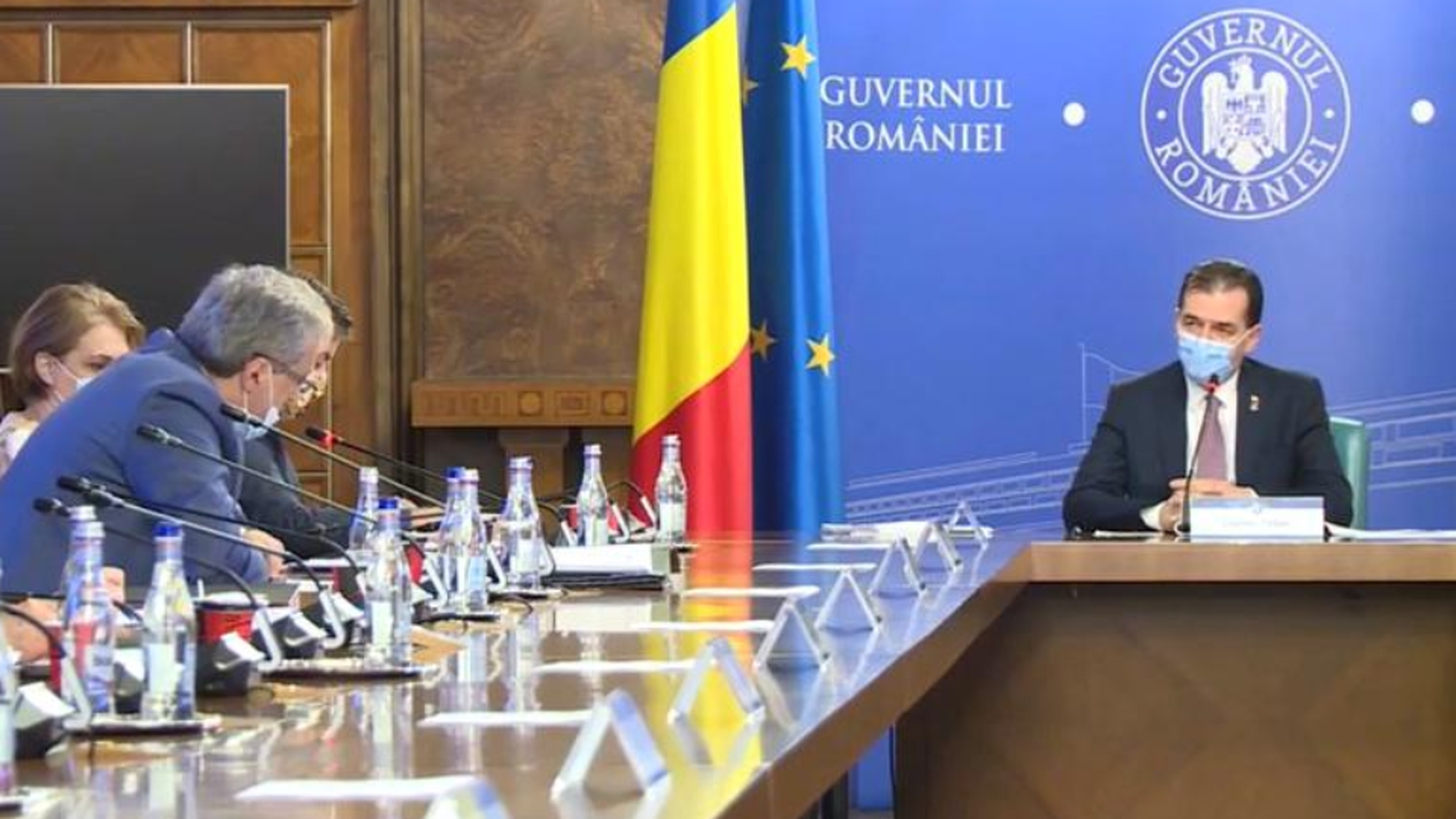 Prim-ministrul: ”Am luat decizia de a permite oficierea slujbelor religioase și în spații închise”