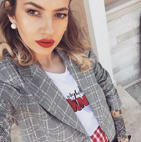 Lidia Buble şi Răzvan Simion şi-au lăsat fanii fără cuvinte, atunci când s-au afişat cu nişte tatuaje impresionante.