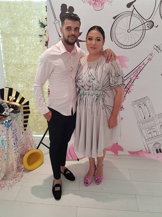 Marius Elisei a publicat o poză cu o tânără sexy! Mesajele cu subînțeles transmise în miez de noapte