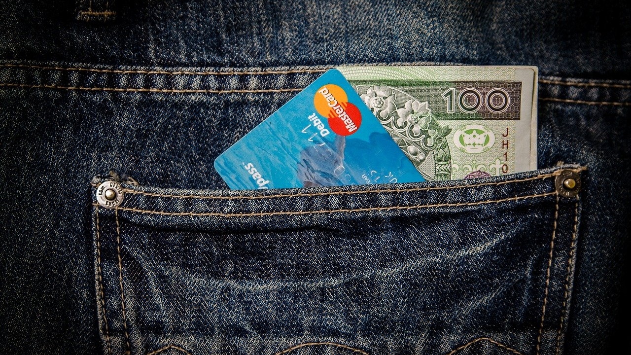 Curs valutar BNR 12 octombrie 2020. Veste proastă pentru românii cu rate și chirii în euro