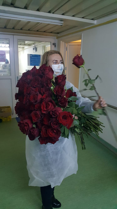 Surpriză la Spitalul de Urgență Craiova! Cadrele medicale din prima linie au primit flori