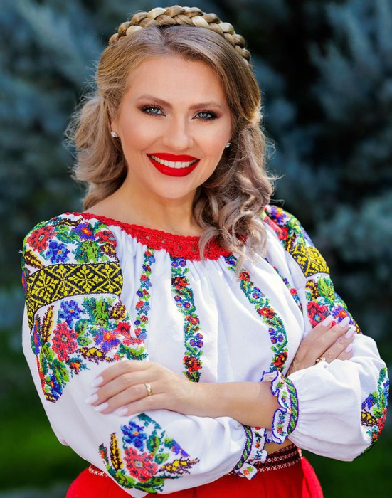 Mirela Vaida ar urma să prezinte "Acces Direct" și în următorii doi ani