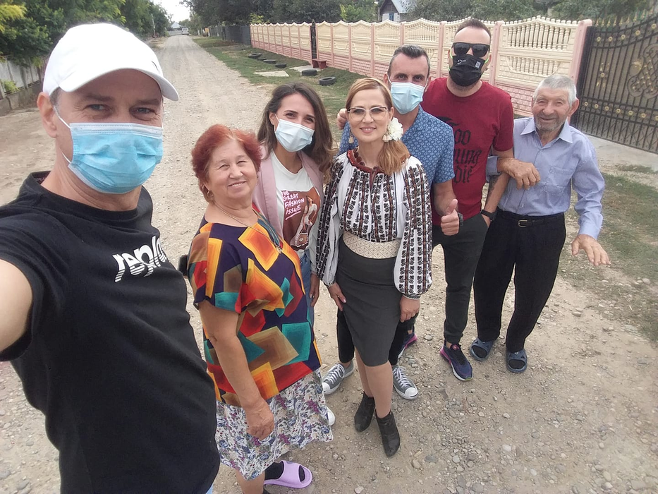 Nicoleta Voicu: "M-am descurcat singură, pentru că trebuie să drămuiesc 2.000 de lei, cu rată la bancă 700 de lei" (Foto: Facebook)
