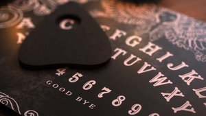 Horoscop rune 17 decembrie 2025! Laguz le schimbă energia și magnetismul acestor persoane