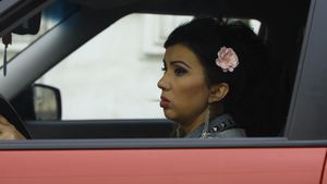 S-a lasat si s-a apucat de fumat, cam tot de atatea ori de cate a divortat! Adriana Bahmuteanu pufaie pe ascuns!