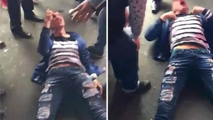 A fost arestat tânărul din Brăila care a intrat cu mașina, în plin, într-un grup de persoane și a înjunghiat un bărbat