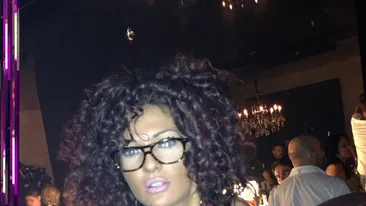 O mai stii pe Larisa, sexy-dansatoarea la bara de la “Romanii au talent”? Sigur n-o s-o recunosti dupa ce si-a schimbat look-ul