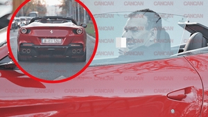 Life hack: Cum să treci "neobservat"!  Mogulul calapoadelor "curăță pistoanele" de la Ferrari Portofino în față la Casa di David