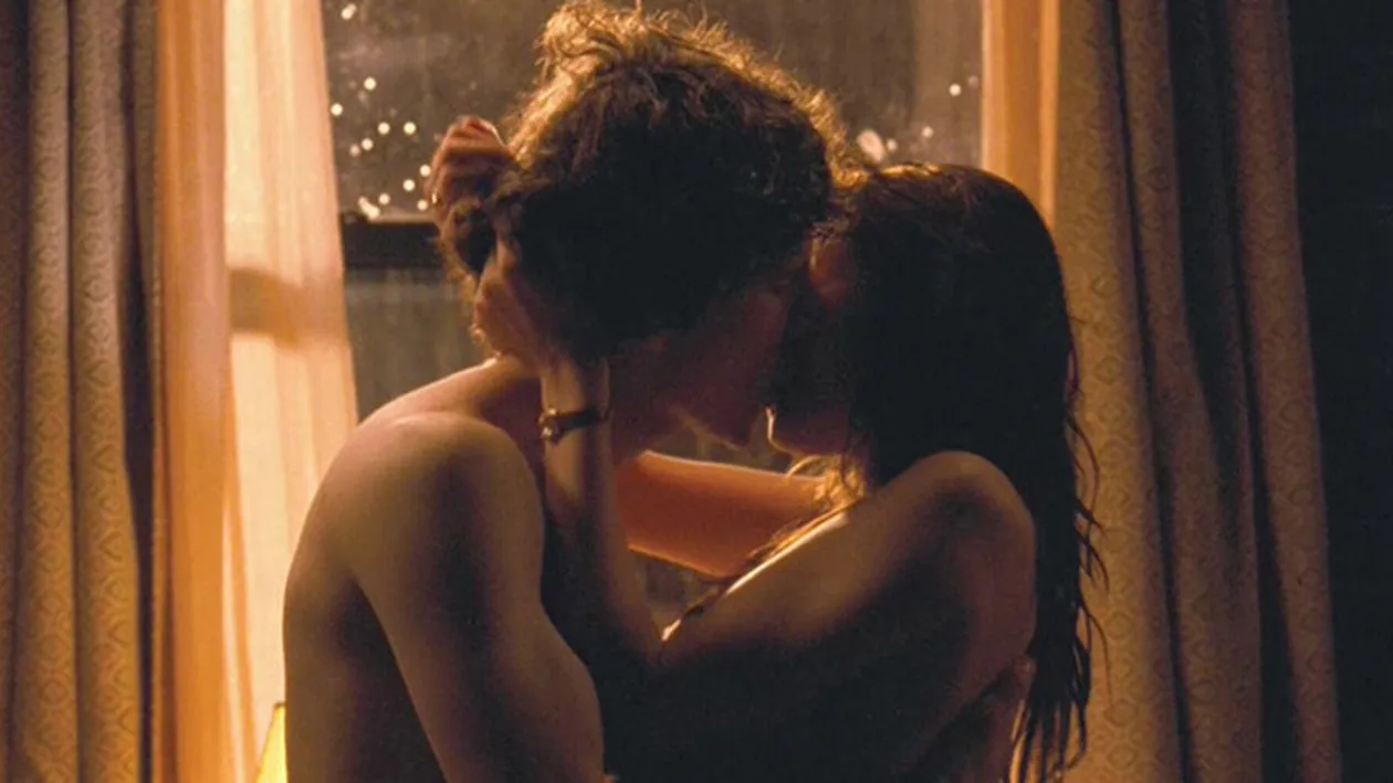 Cele mai fierbinti scene cu Kristen Stewart! Iubita vampirului chiar stie meserie in cearsafuri!