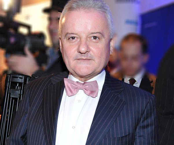 Irinel Columbeanu a ”călcat pe-o broască” chiar în LIVE-ul în care își prezenta iubita de 21 de ani?