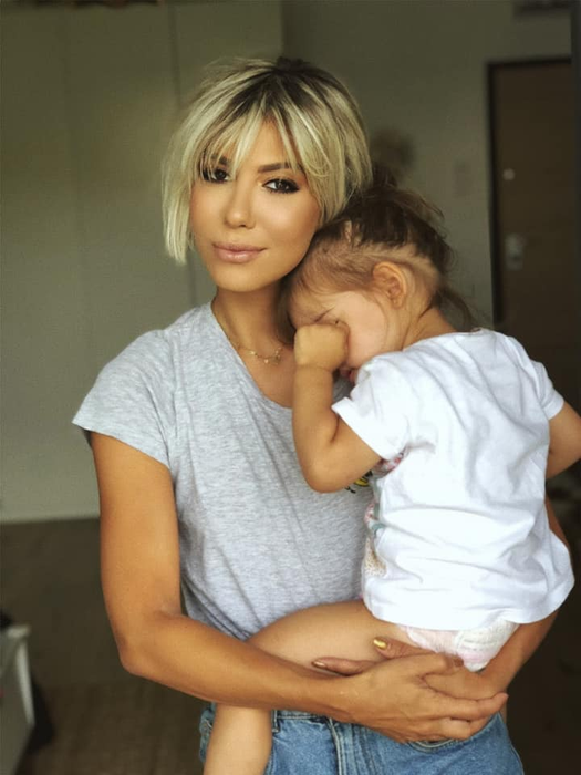 Sore, ipostază emoționantă alături de fetița ei. Micuța Erin este adorabilă