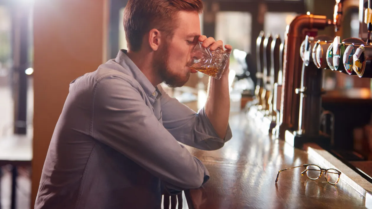 Un bărbat a ajuns la spital cu arsuri în gură și în gât, după ce a cerut un pahar cu apă. Caz halucinant în Italia!