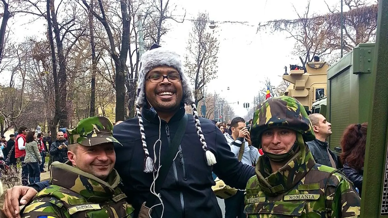 Uite ce caterincă e! Cabral s-a fotografiat cu ostaşii români: Eu, Botirca şi Filipoi vă urăm LA MULŢI ANI