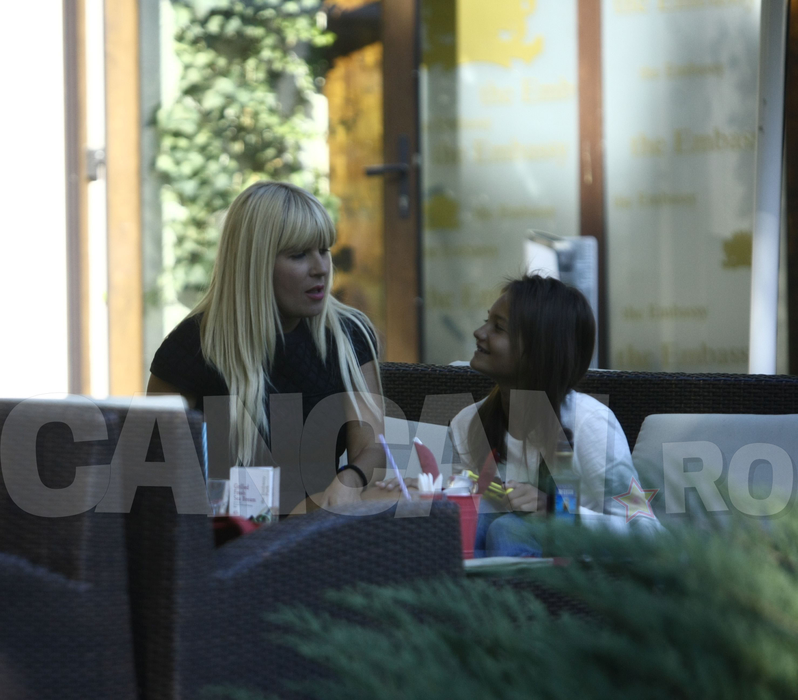 IMAGINI EXCLUSIVE La 42 de ani işi ”antrenează” instinctele de mamă. Elena Udrea işi doreşte un copil şi…”lucrează” pentru asta