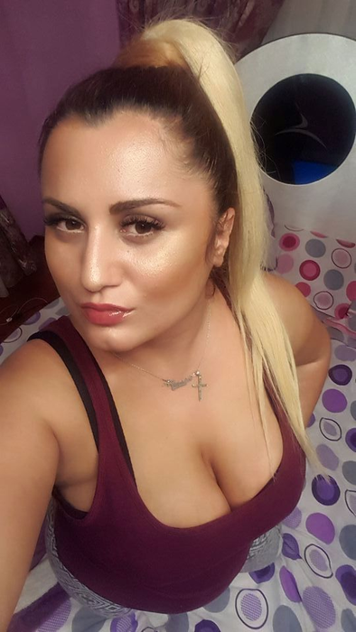 Cum încearcă să agaţe pe facebook o vedetă PRO TV! Ce mesaj i-a trimis unei blonde: „Tu ai…?”