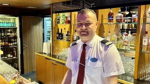 Ce salariu are Daniel, ca șef pe un vas de croazieră din Franța. Lucrează 4 săptămâni pe lună, fără liber