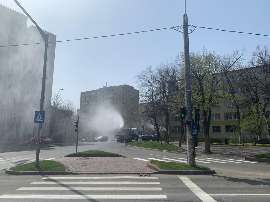 Ultima oră. În Sectorul 3 al Capitalei a început dezinfecția comunitară împotriva coronavirusului | GALERIE FOTO