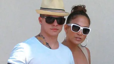 Cearta pe muchie de cutit intre Jennifer Lopez si Casper Smart! El o face paranoica, ea recunoaste ca il spioneaza
