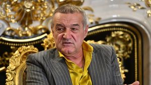 Motivul pentru care Gigi Becali l-a amendat pe Florinel Coman cu 10.000 de euro. „Mă bagă și la discriminare”