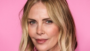 Mărturisirea tulburătoare a lui Charlize Theron: a povestit momentul în care mama sa i-a ucis tatăl. „Lucrurile astea nu mă mai bântuie”