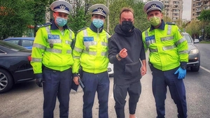 Ce a pățit tânărul din imagine după ce a fost prins de polițiști fără declarația pe proprie răspundere. Cum a scăpat fără amendă