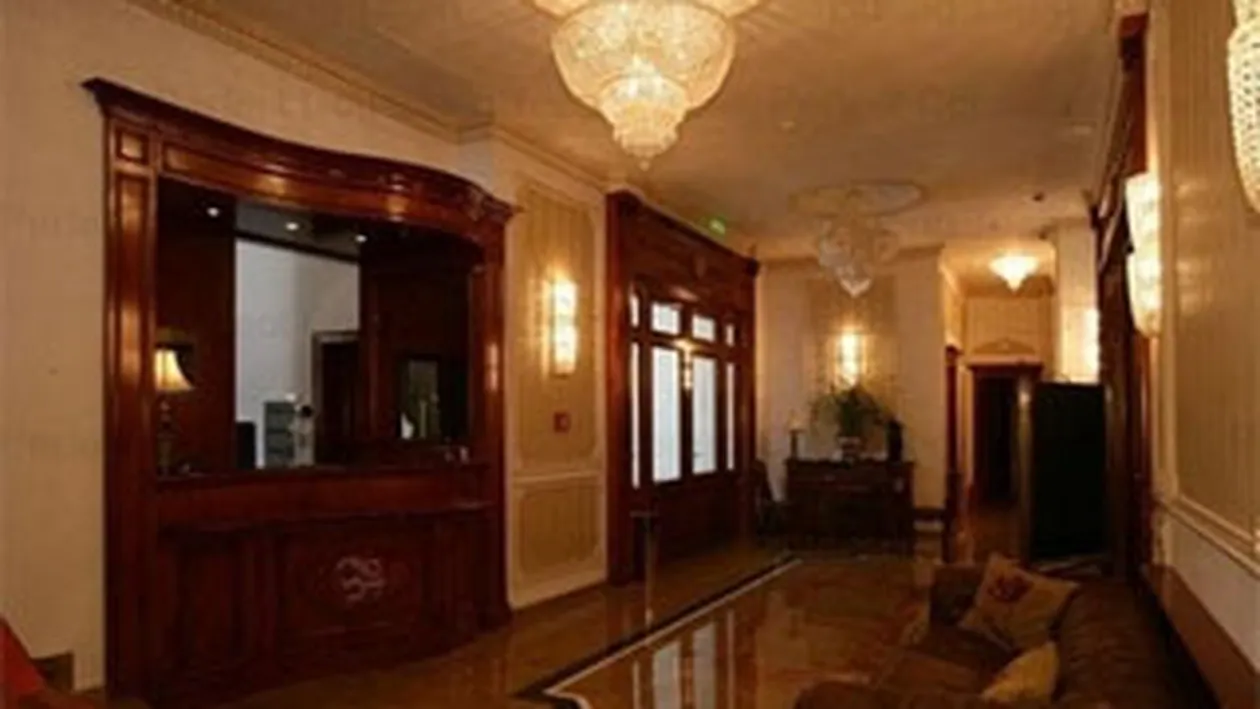 Cel mai luxos hotel din tara a fost scos la vanzare! VEZI AICI cum arata si cat costa!