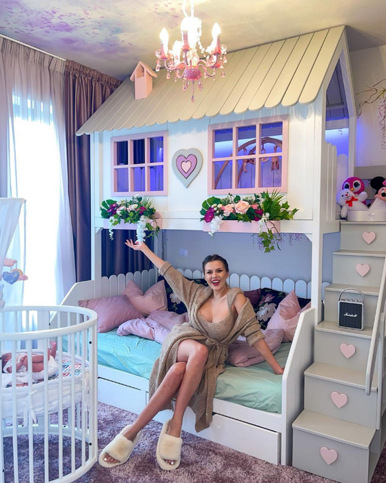 Emily Burghelea va muta căsuța fiicei sale în alt apartament. (SURSA FOTO: INSTAGRAM.COM)