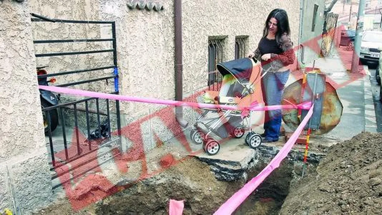 Prizonieri in case din cauza unei gropi sapate de Electrica