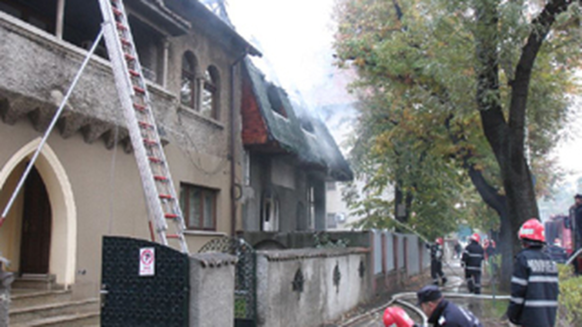 Victima a incendiului de la Casin: "De abia am terminat de renovat dupa ultimul incendiu"