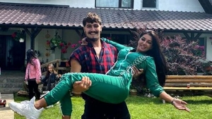 După escapada de la mare, războinicul Emanuel a mers acasă la Elena Ionescu. Ce au făcut cei doi